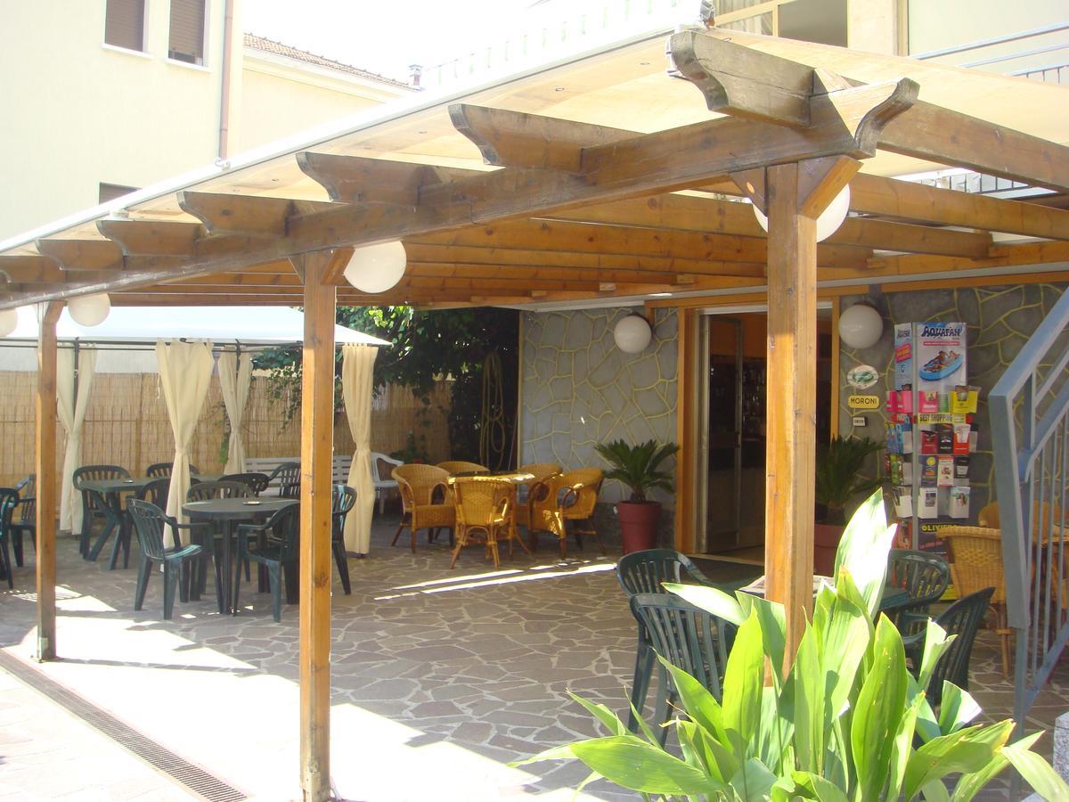 Hotel Moroni Rímini Exterior foto