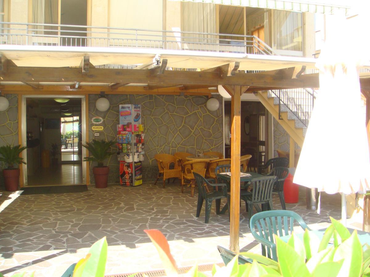 Hotel Moroni Rímini Exterior foto